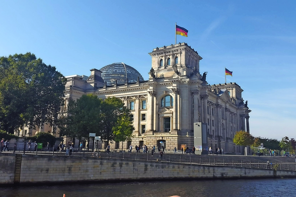 Reichstag mit Sonntagsbrunch