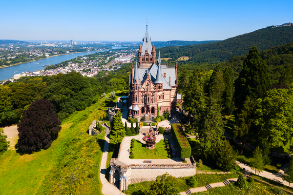 Fruehlingserwachen am Rhein
